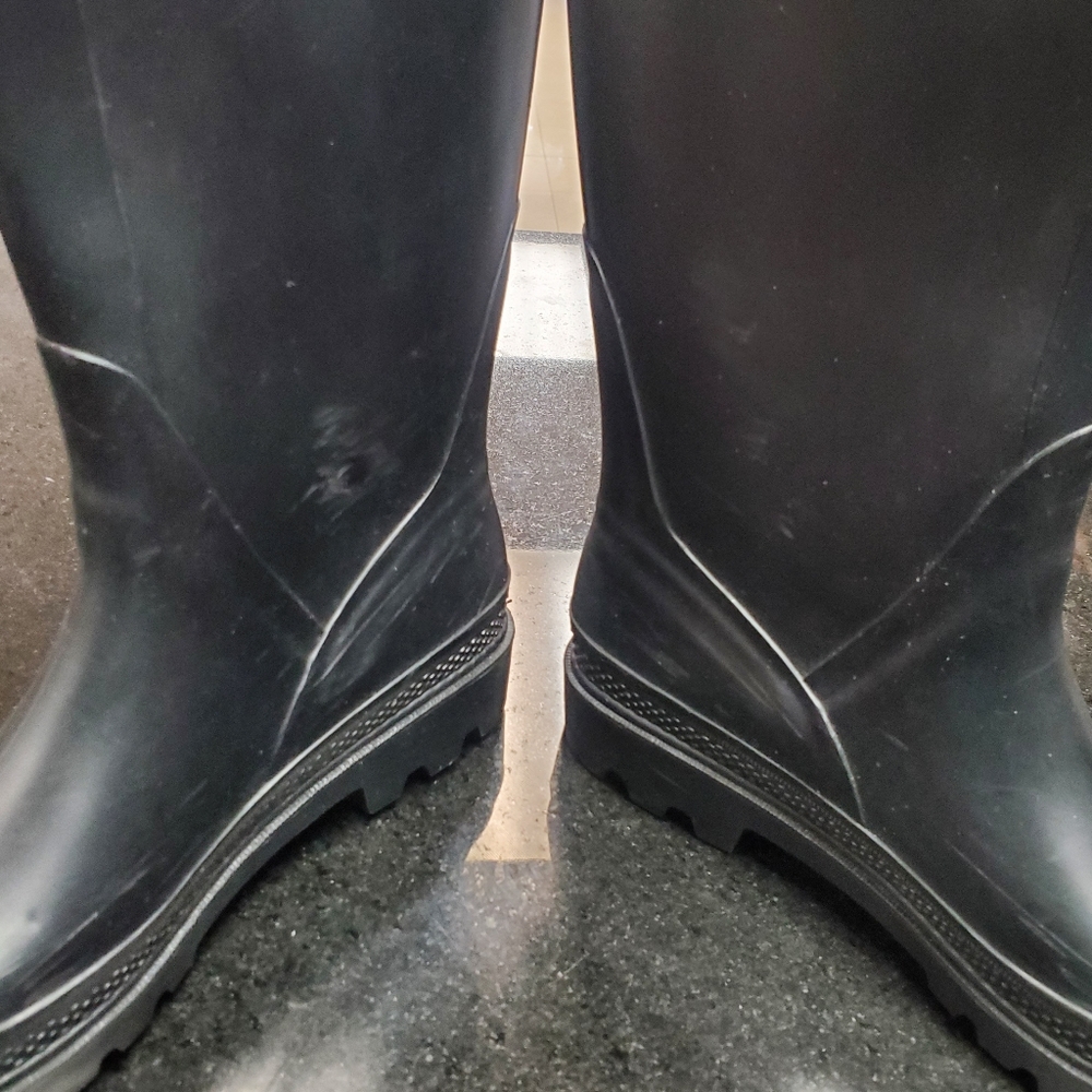Burberry Women's Black Rain Boots - Picture 9 of 12